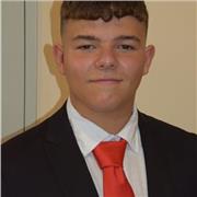 Alumno con matrícula de honor en matemáticas ayuda a chavales de la ESO en matemáticas